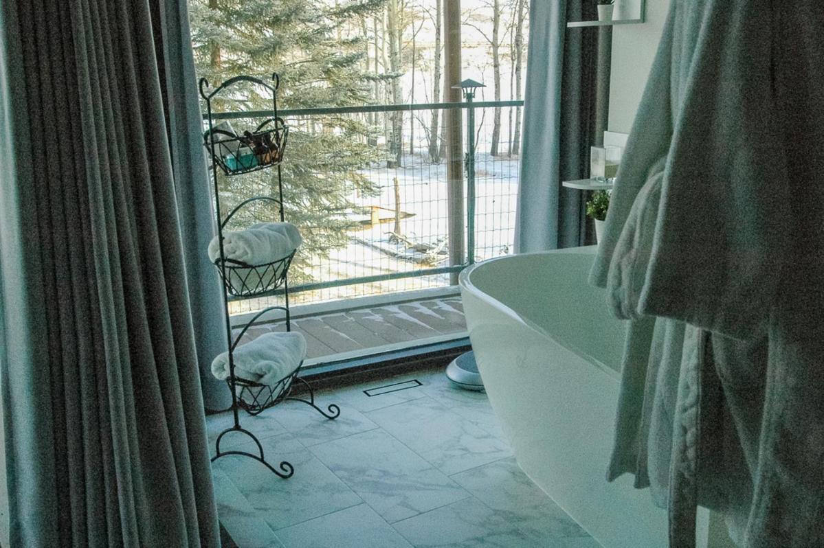 Roundhouse Grotto Bed and Breakfast YYC Exterior foto